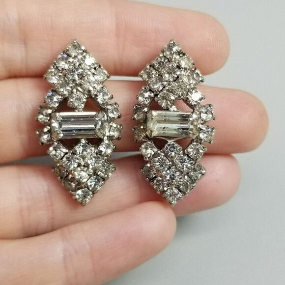 Vintage Rhinestone Cluster Clip On Earring, Silver Tone, Prong Set, Glass - Picture 6 of 7